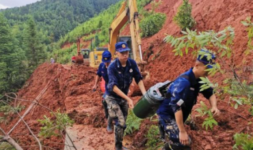 福建邵武市持续暴雨，抢险救援行动仍在进行中……