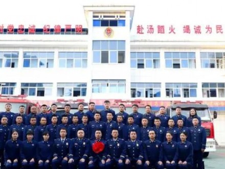 龙山消防举行2023年冬季消防员退出仪式